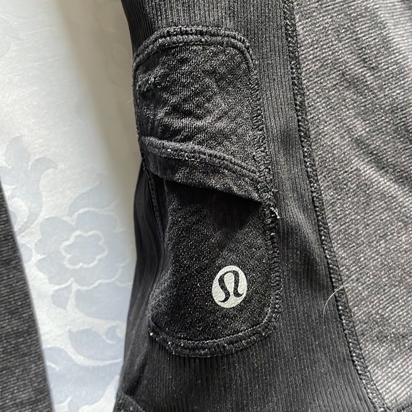 Lululemon long sleeve top extra soft material reversible black/black grey Sz S - Picture 5 of 9